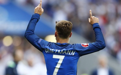 米兰电竞热评-从边缘人到核心坎塞洛的励志故事