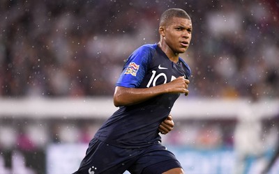 米兰电竞快讯-利物浦女足队长袖标传给新人